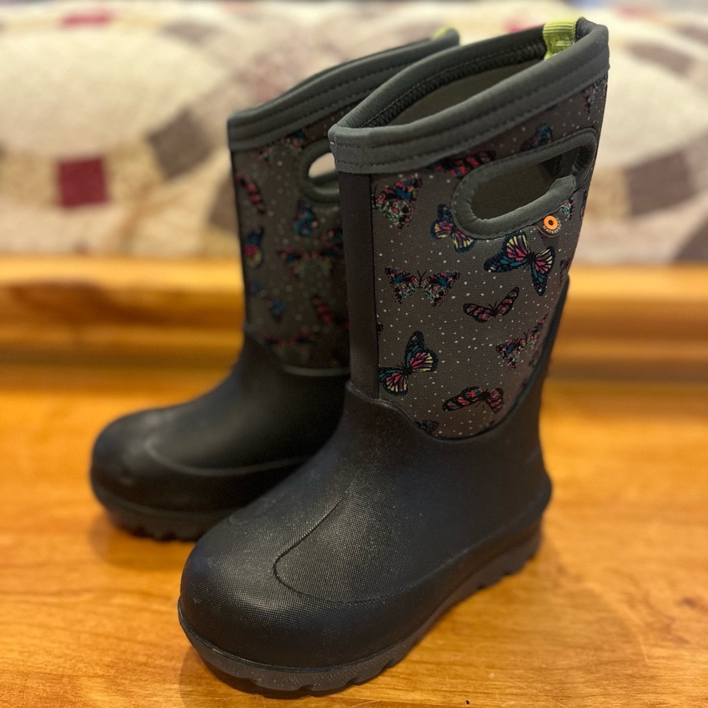NEW Bogs kids Neo Classic winter boots— butterflies